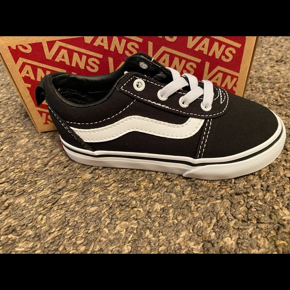 NEW 9C TODDLER VANS BLACK AND WHITE